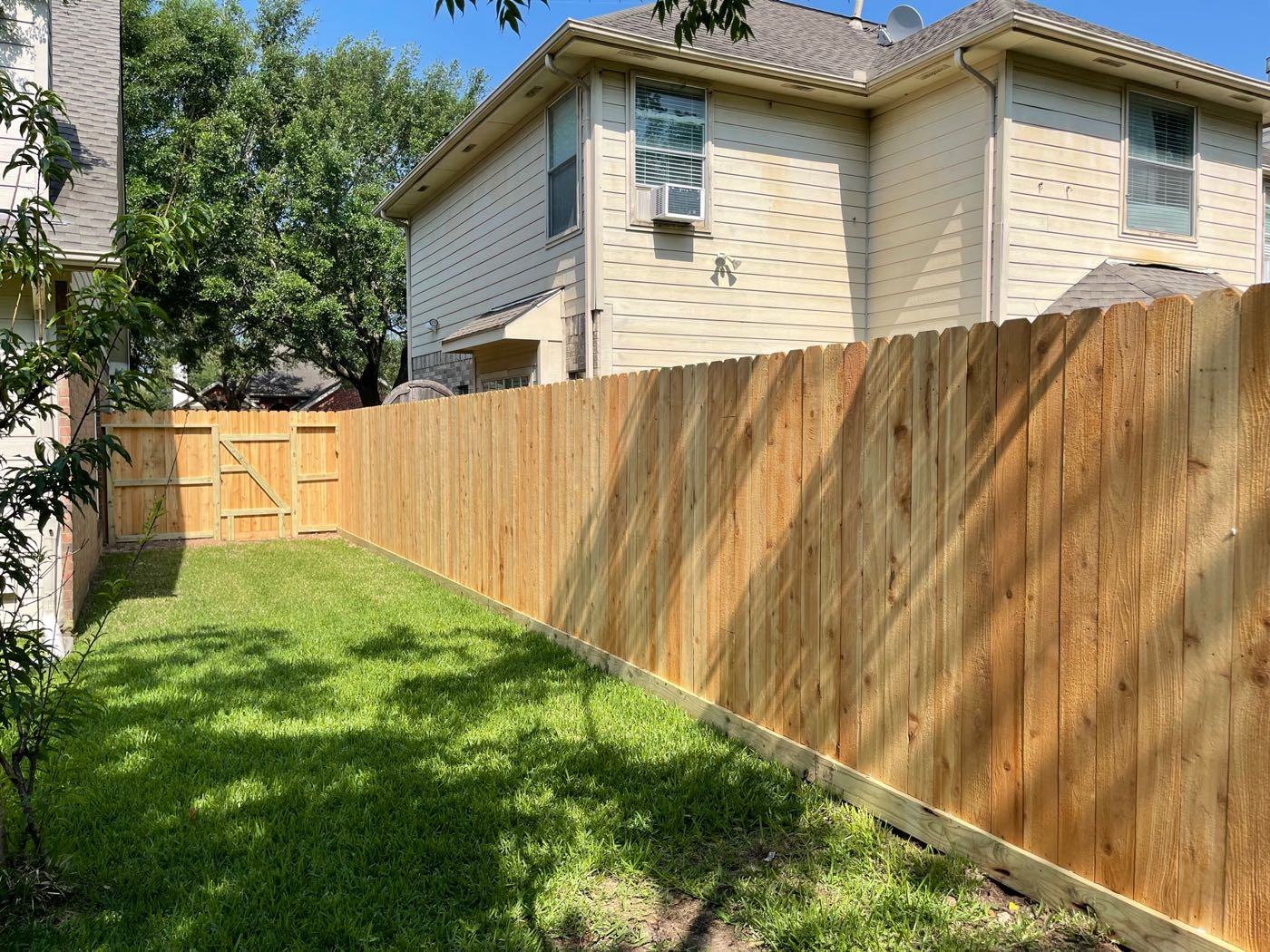 Wood fencing photo 2